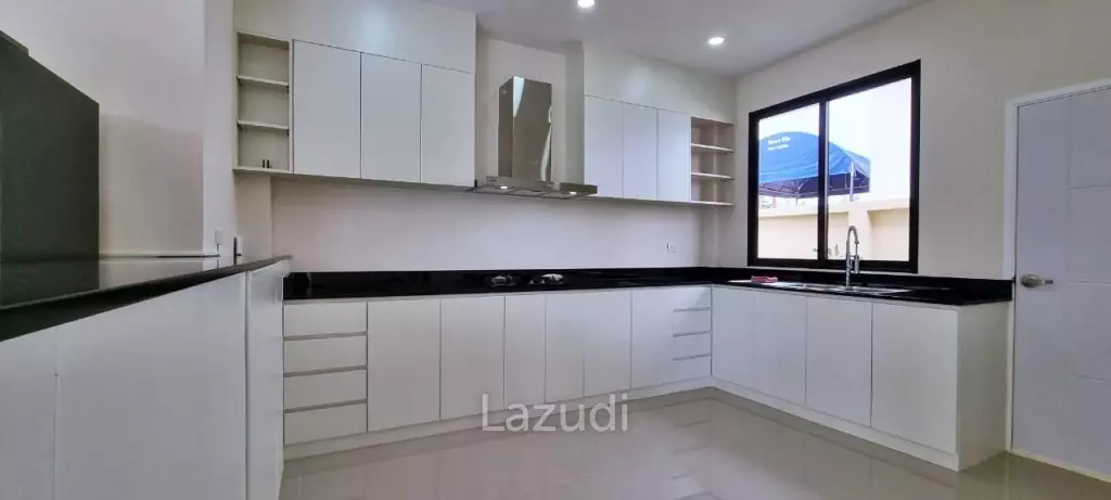 3 Bedrooms 4 Bathrooms 275 SQ.M Horseshoe Point