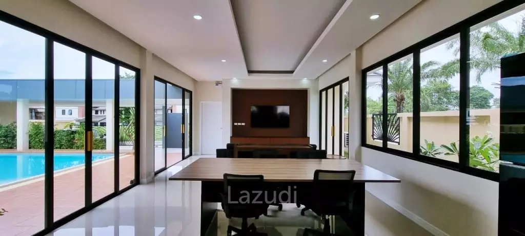 3 Bedrooms 4 Bathrooms 275 SQ.M Horseshoe Point