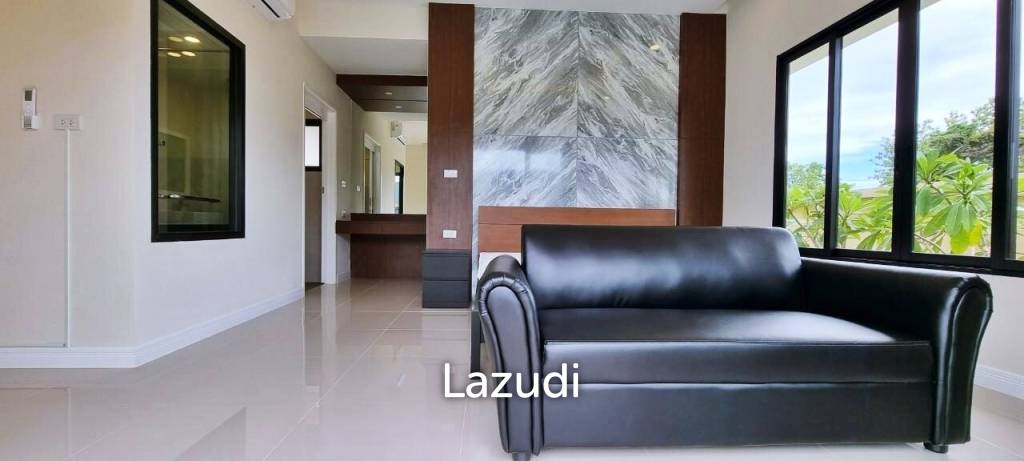 3 Bedrooms 4 Bathrooms 275 SQ.M Horseshoe Point