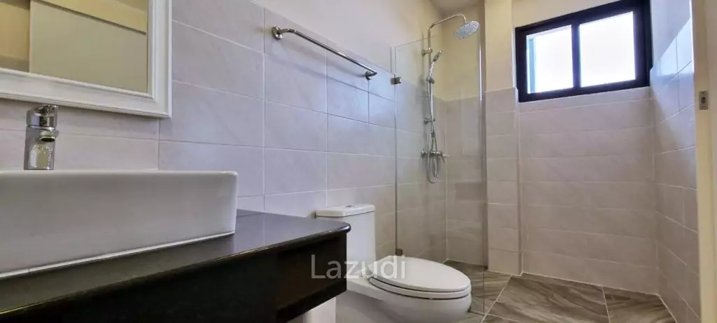 3 Bedrooms 4 Bathrooms 275 SQ.M Horseshoe Point