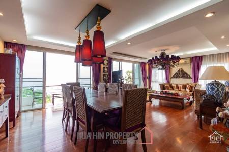 K.M. BEACH CONDO  : 3 Bed Beach Front