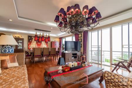 K.M. BEACH CONDO  : 3 Bed Beach Front