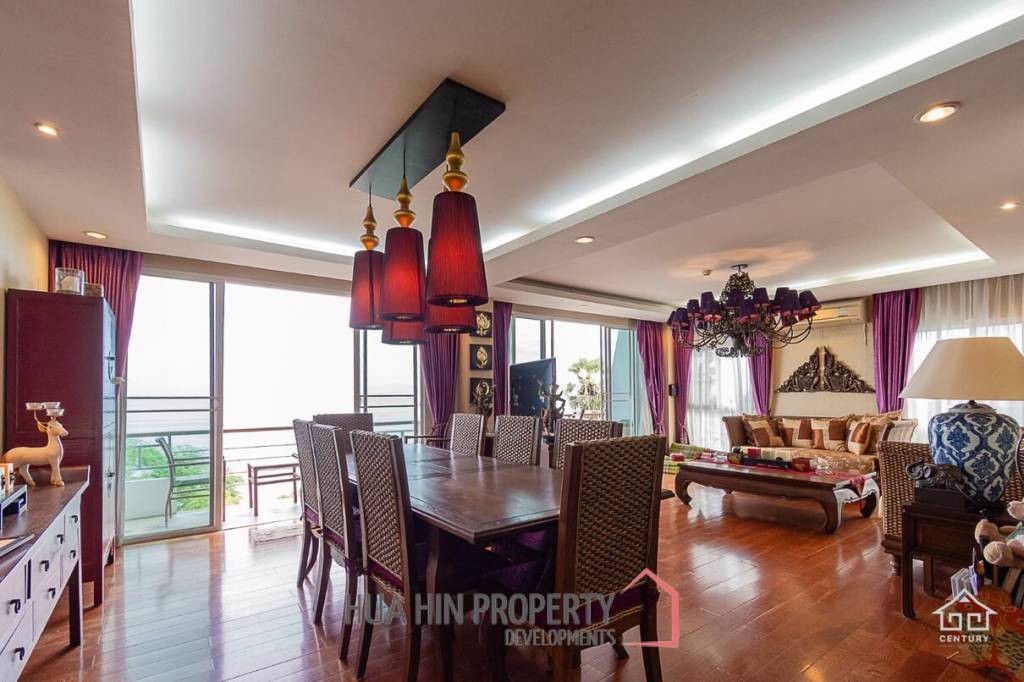 K.M. BEACH CONDO  : 3 Bed Beach Front