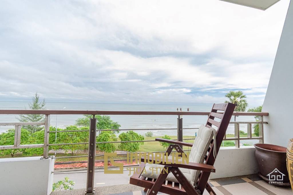 K.M. BEACH CONDO  : 3 Bed Beach Front