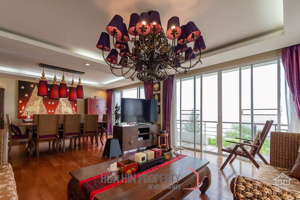 K.M. BEACH CONDO  : 3 Bed Beach Front