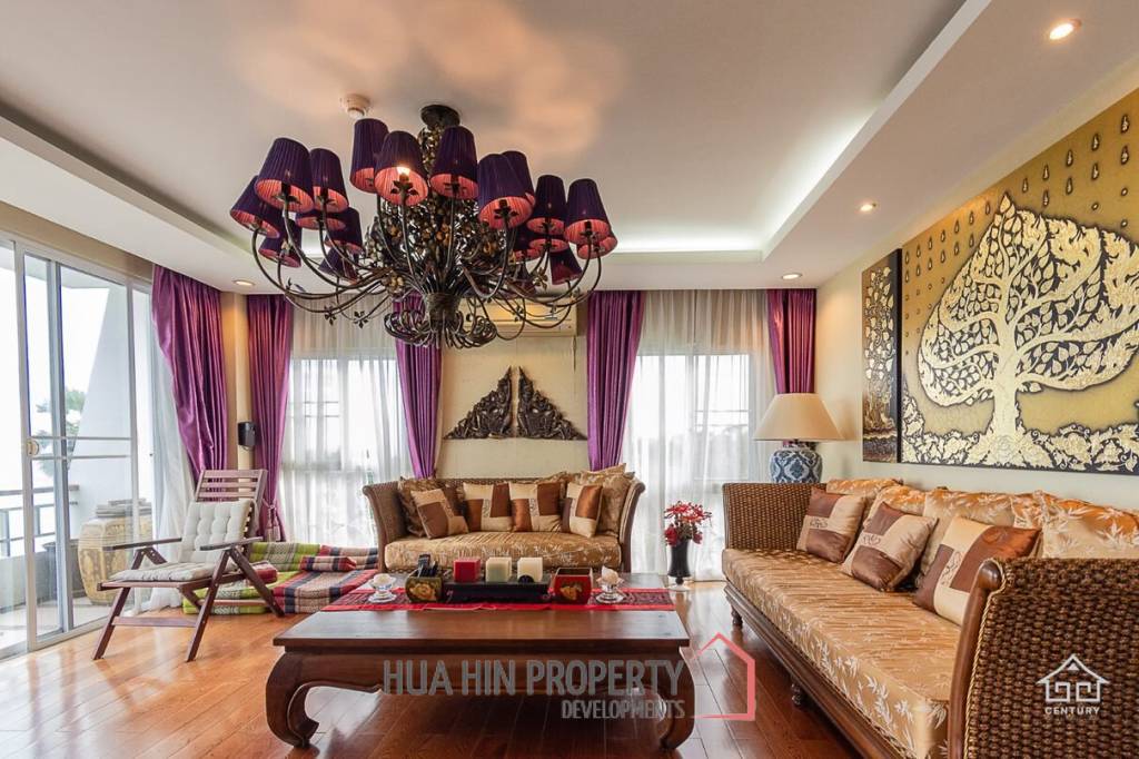 K.M. BEACH CONDO  : 3 Bed Beach Front