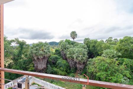 K.M. BEACH CONDO  : 3 Bed Beach Front