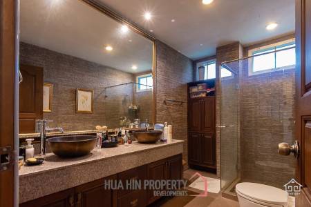 K.M. BEACH CONDO  : 3 Bed Beach Front