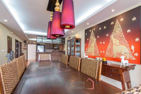 K.M. BEACH CONDO  : 3 Bed Beach Front