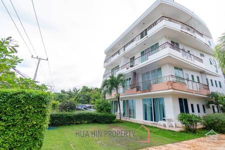 K.M. BEACH CONDO  : 3 Bed Beach Front