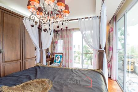 K.M. BEACH CONDO  : 3 Bed Beach Front