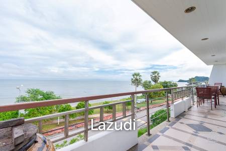 K.M. BEACH CONDO  : 3 Bed Beach Front