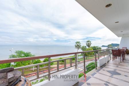 K.M. BEACH CONDO  : 3 Bed Beach Front