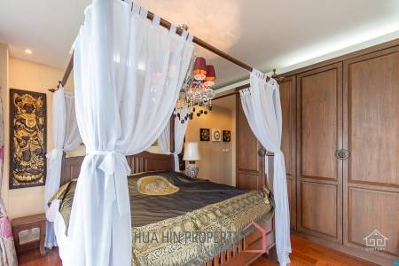 K.M. BEACH CONDO  : 3 Bed Beach Front