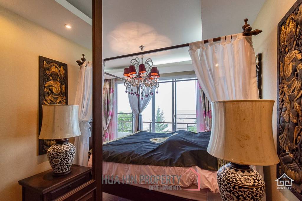 K.M. BEACH CONDO  : 3 Bed Beach Front