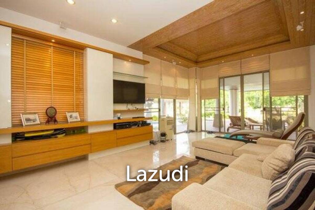 Luxury 3 Storey 3 Bed Villa