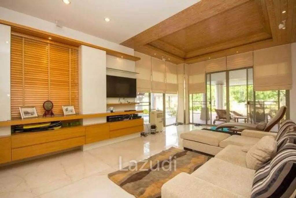 Luxury 3 Storey 3 Bed Villa