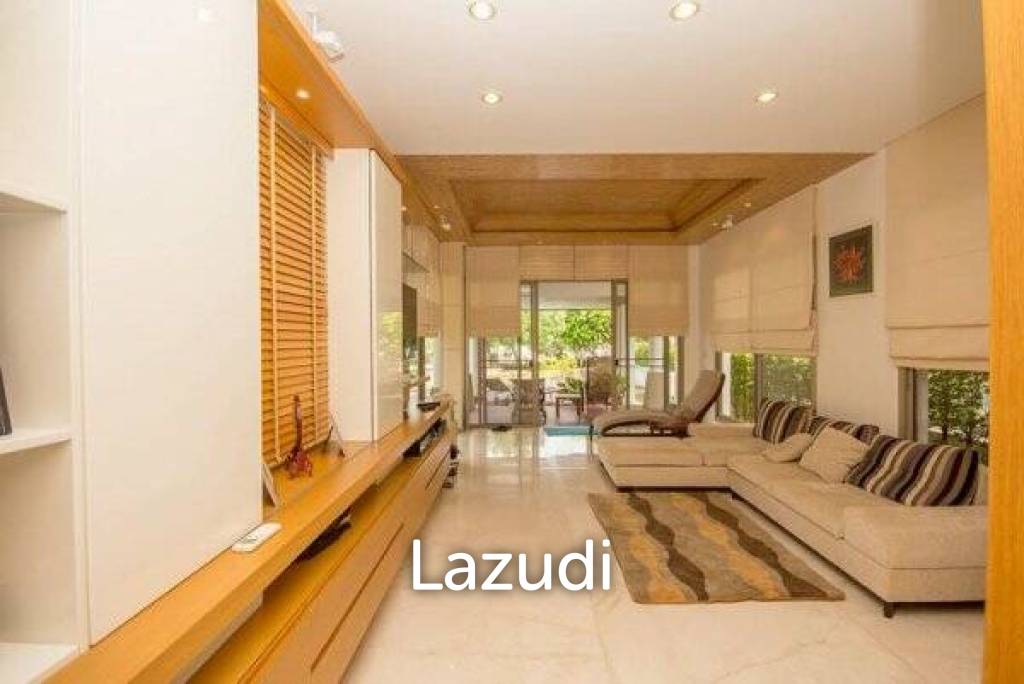 Luxury 3 Storey 3 Bed Villa