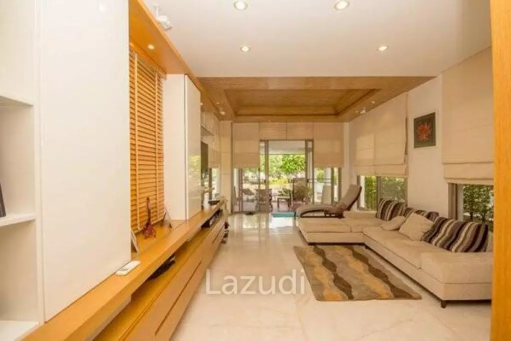 Luxury 3 Storey 3 Bed Villa