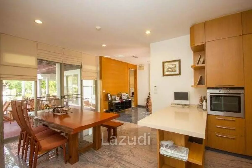 Luxury 3 Storey 3 Bed Villa