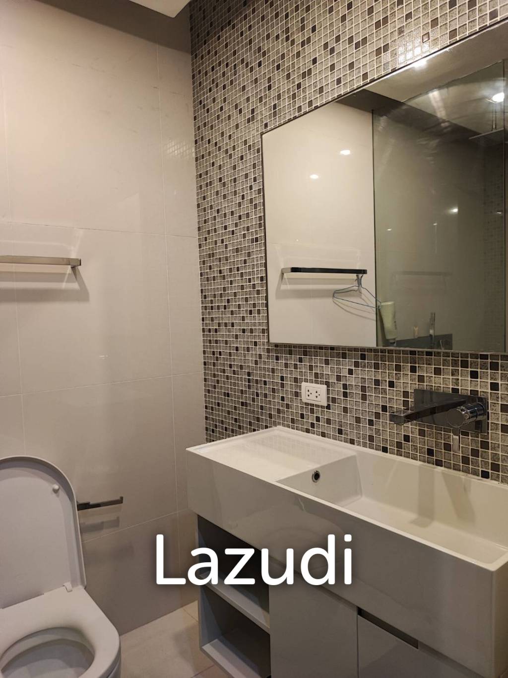 1 bed 1 bath 54 SQ.M The Room Sukhumvit 21