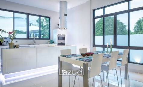 STYLISH MODERN HOUSE  : 3 bed great location