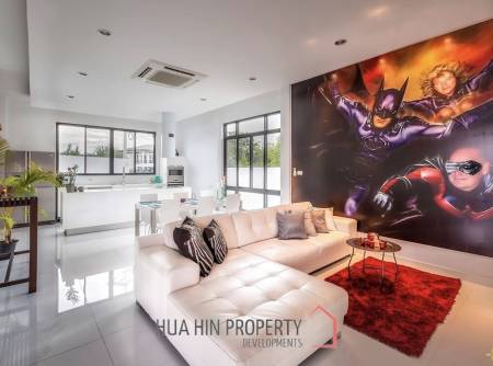 STYLISH MODERN HOUSE  : 3 bed great location