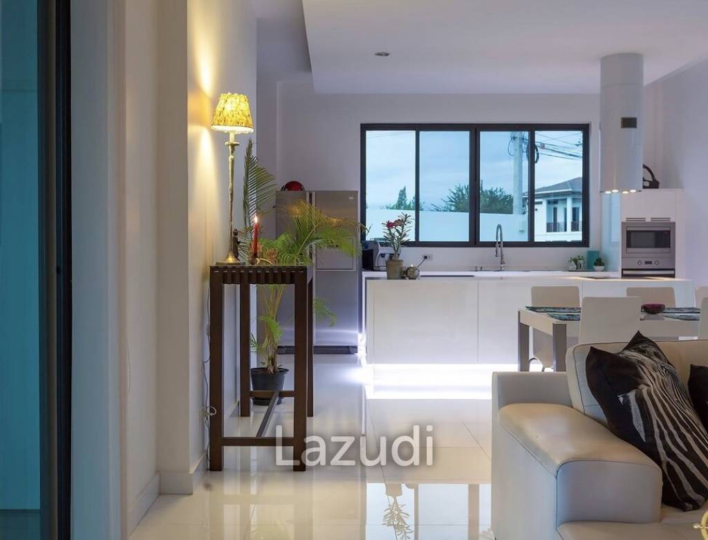 STYLISH MODERN HOUSE  : 3 bed great location