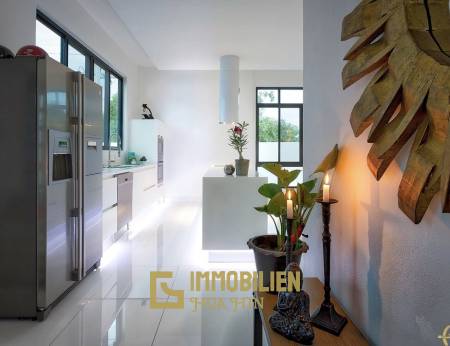 STYLISH MODERN HOUSE  : 3 bed great location