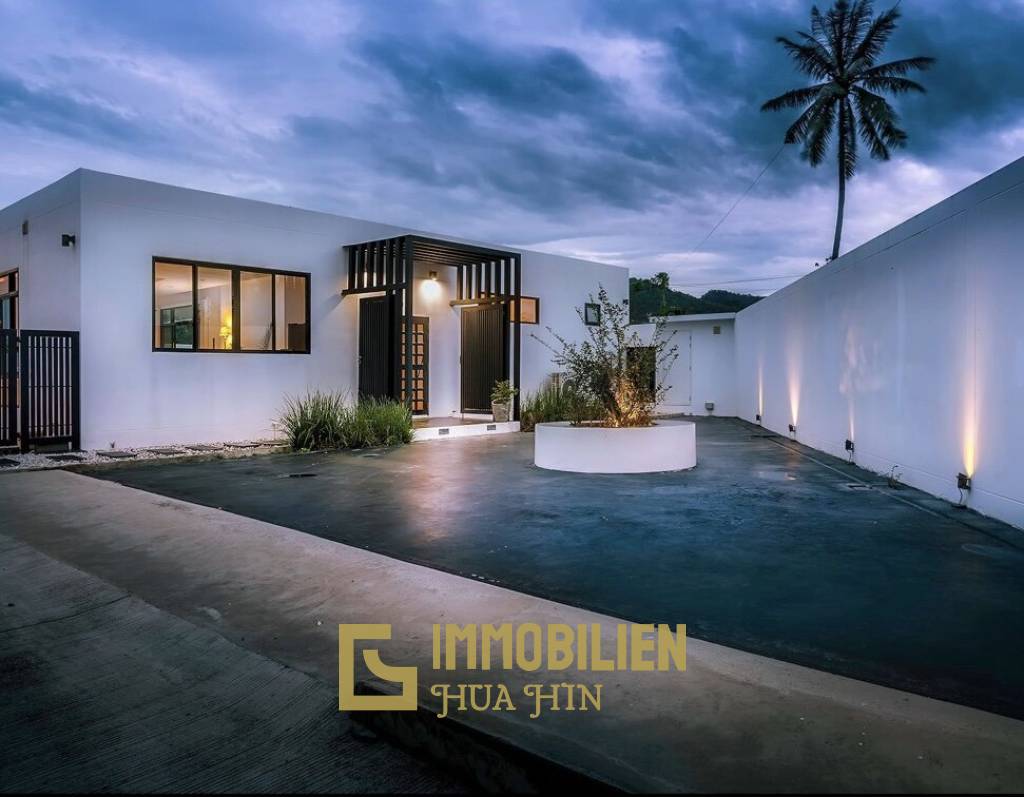 STYLISH MODERN HOUSE  : 3 bed great location