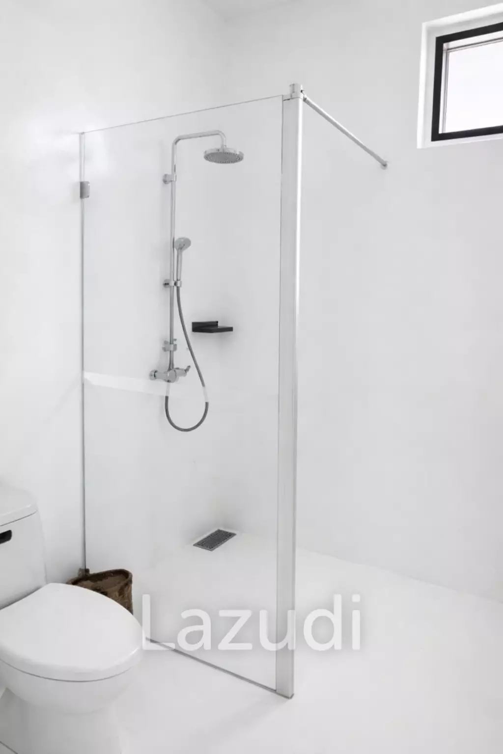 STYLISH MODERN HOUSE  : 3 bed great location