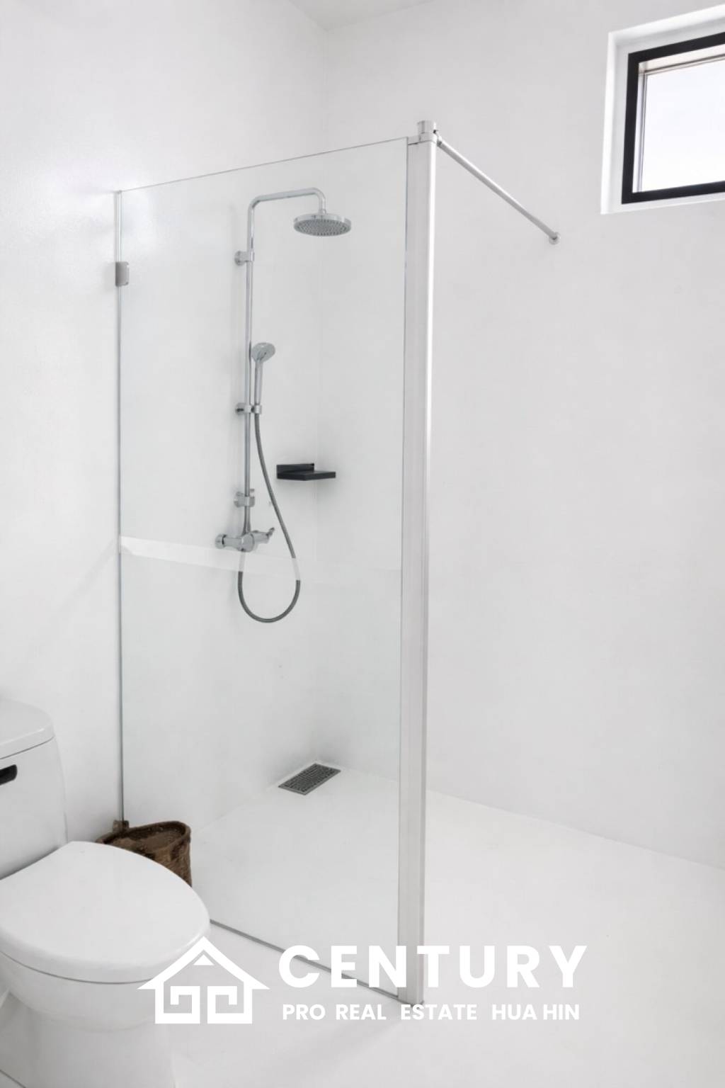 STYLISH MODERN HOUSE  : 3 bed great location