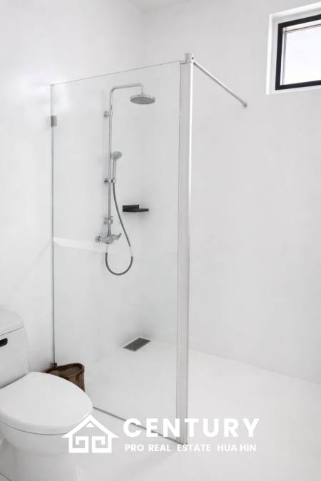 STYLISH MODERN HOUSE  : 3 bed great location