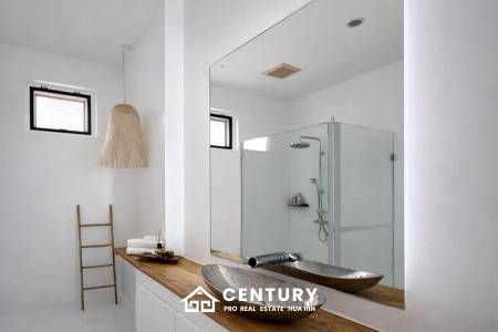 STYLISH MODERN HOUSE  : 3 bed great location