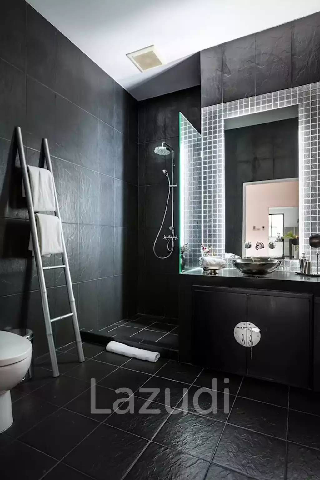 STYLISH MODERN HOUSE  : 3 bed great location