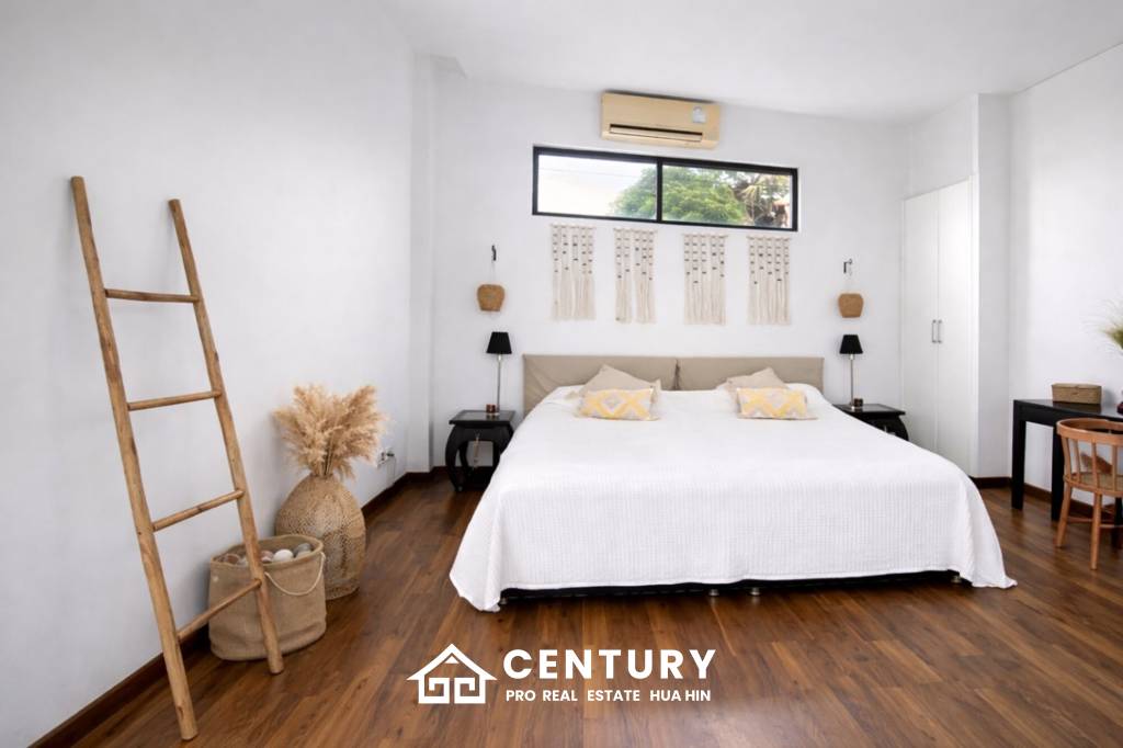 STYLISH MODERN HOUSE  : 3 bed great location