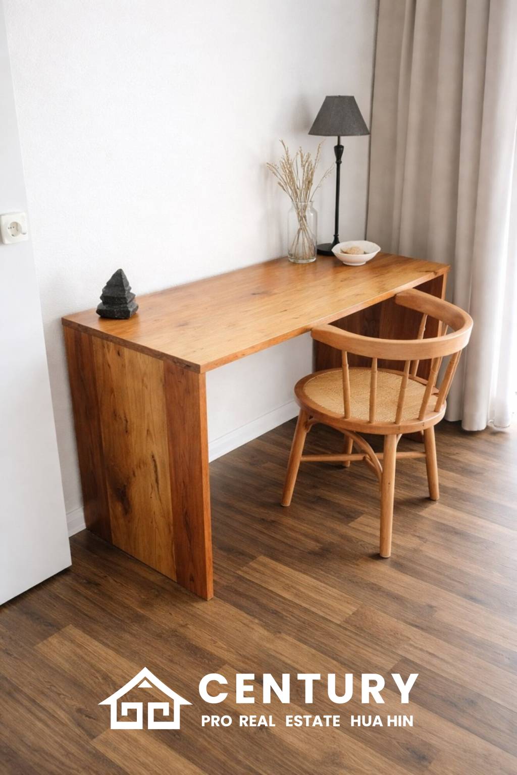 STYLISH MODERN HOUSE  : 3 bed great location