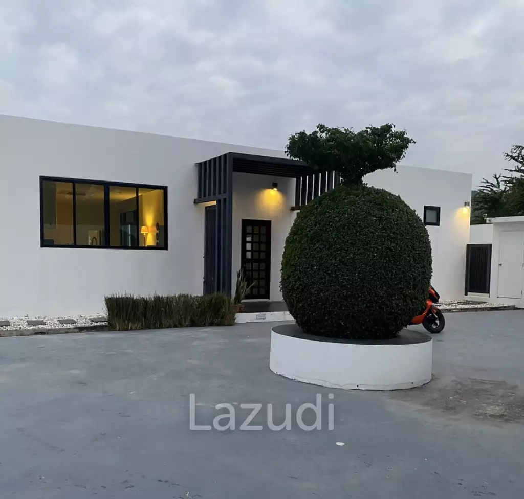 STYLISH MODERN HOUSE  : 3 bed great location