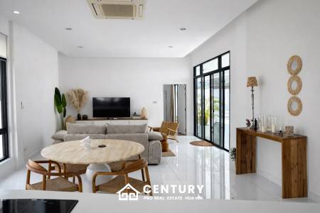 STYLISH MODERN HOUSE  : 3 bed great location