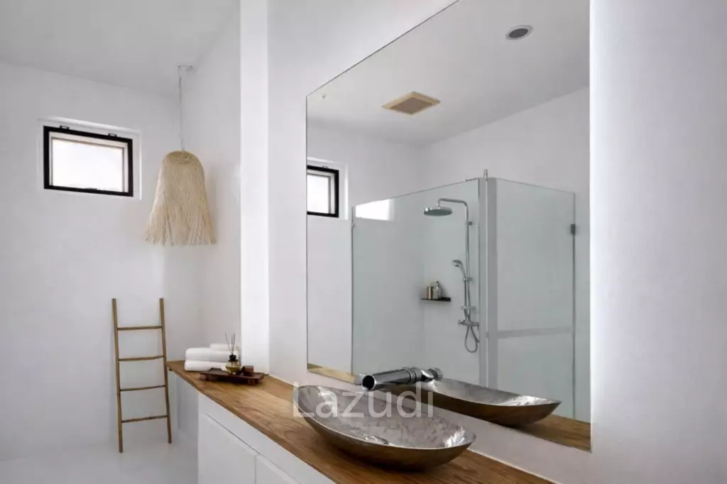 STYLISH MODERN HOUSE  : 3 bed great location
