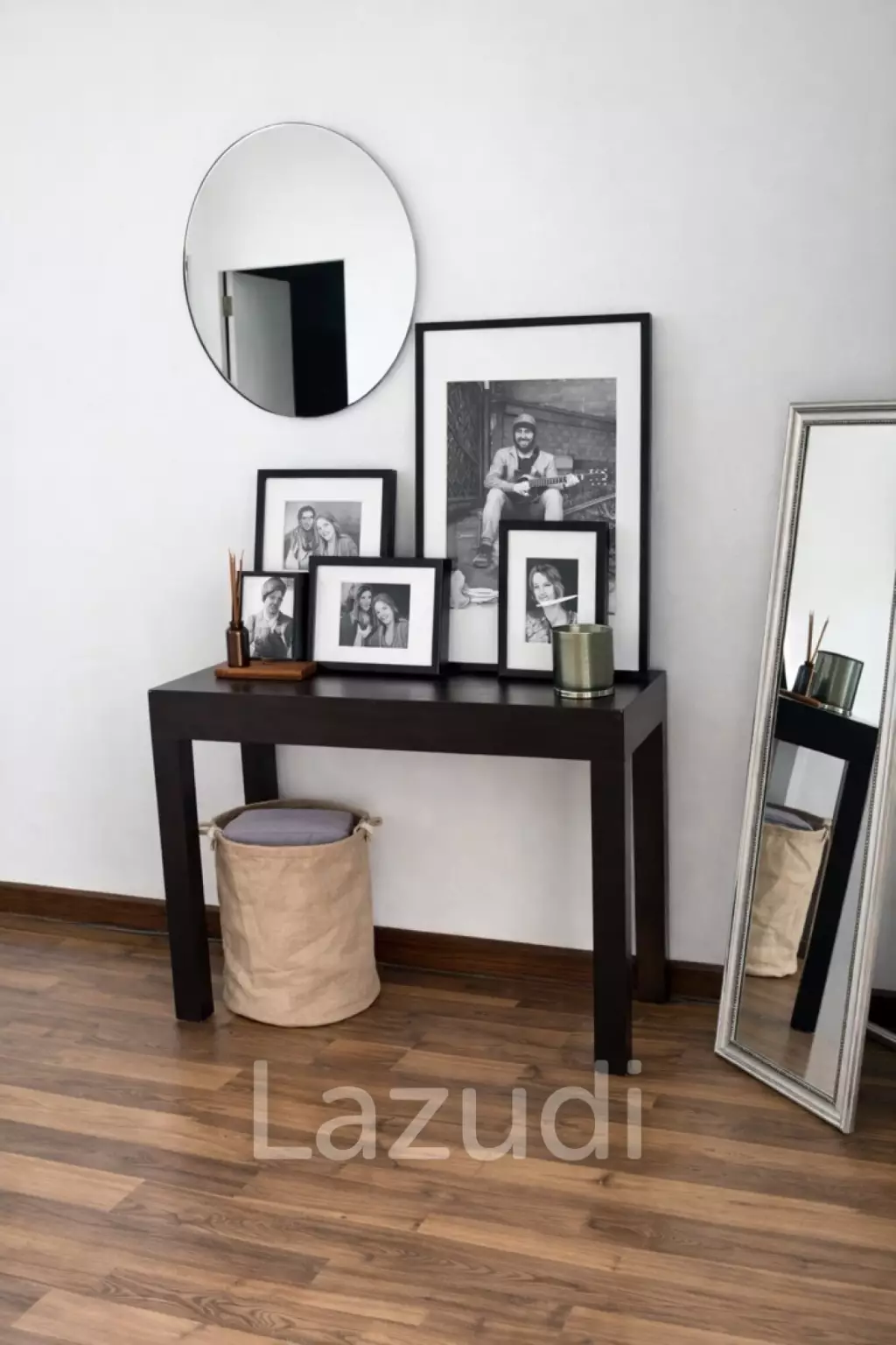 STYLISH MODERN HOUSE  : 3 bed great location