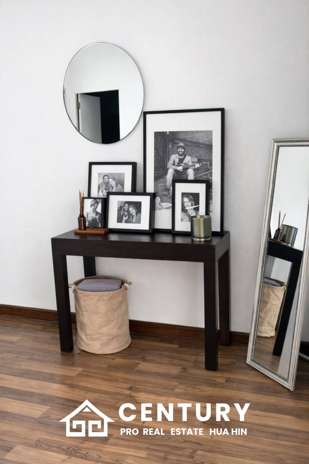 STYLISH MODERN HOUSE  : 3 bed great location