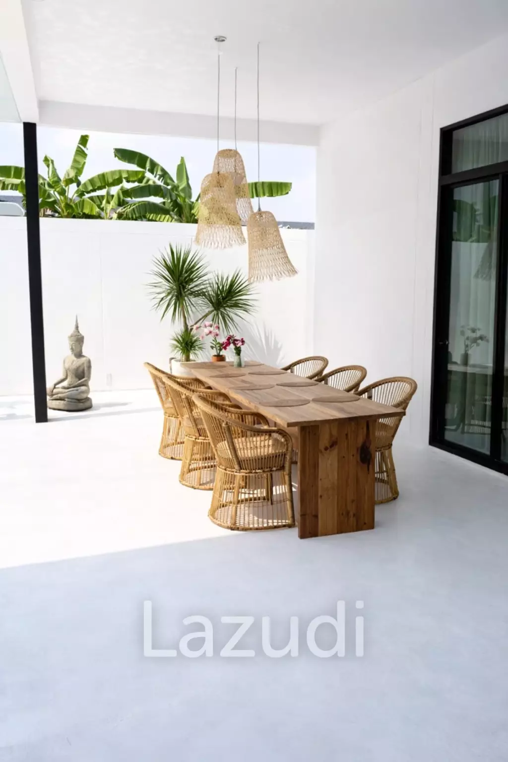 STYLISH MODERN HOUSE  : 3 bed great location
