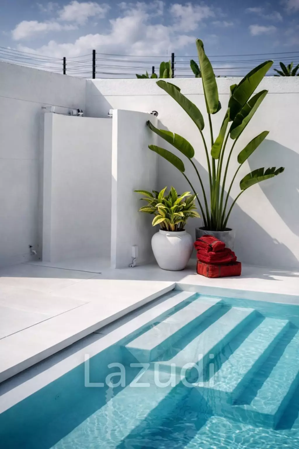STYLISH MODERN HOUSE  : 3 bed great location