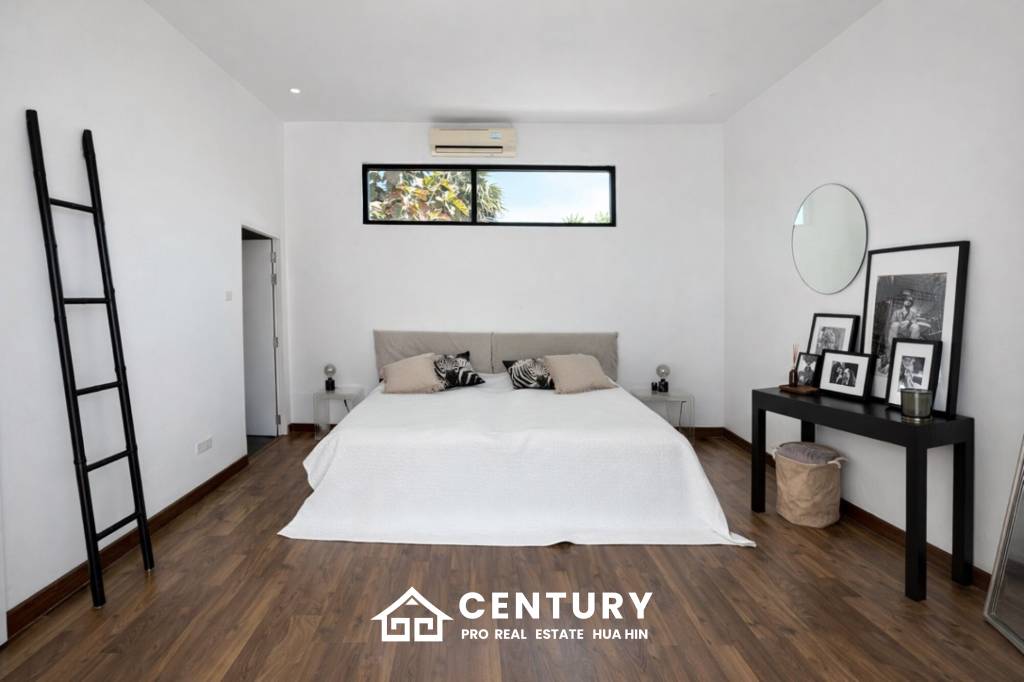 STYLISH MODERN HOUSE  : 3 bed great location