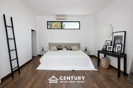 STYLISH MODERN HOUSE  : 3 bed great location