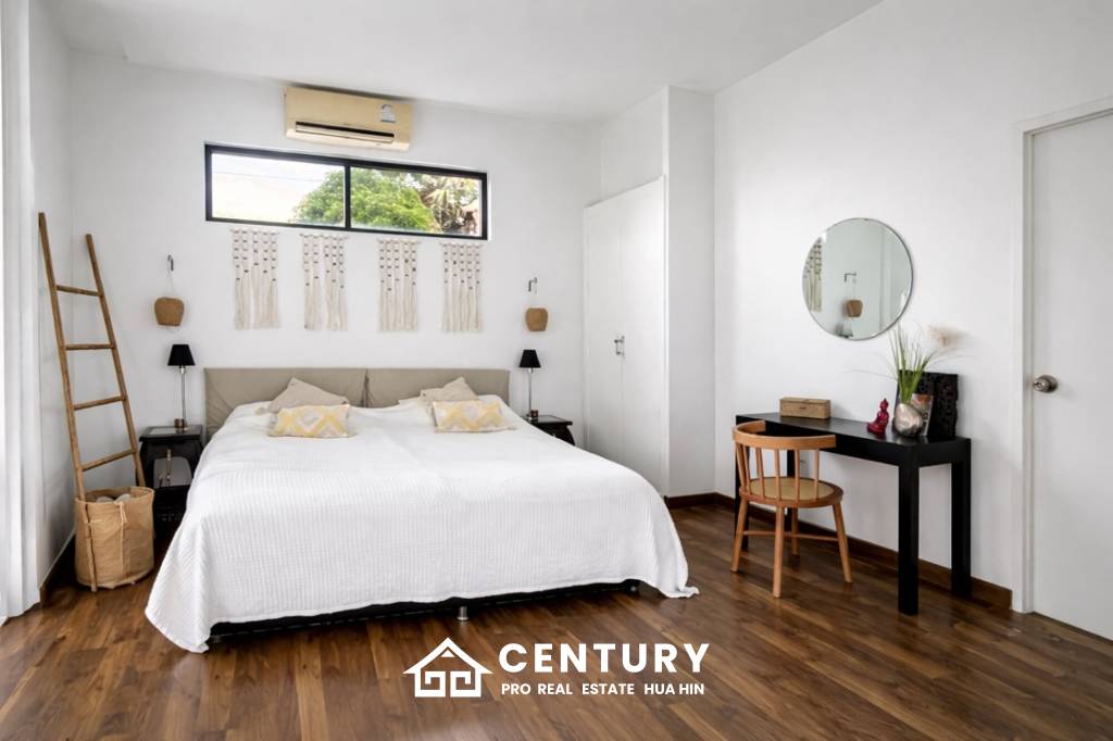 STYLISH MODERN HOUSE  : 3 bed great location