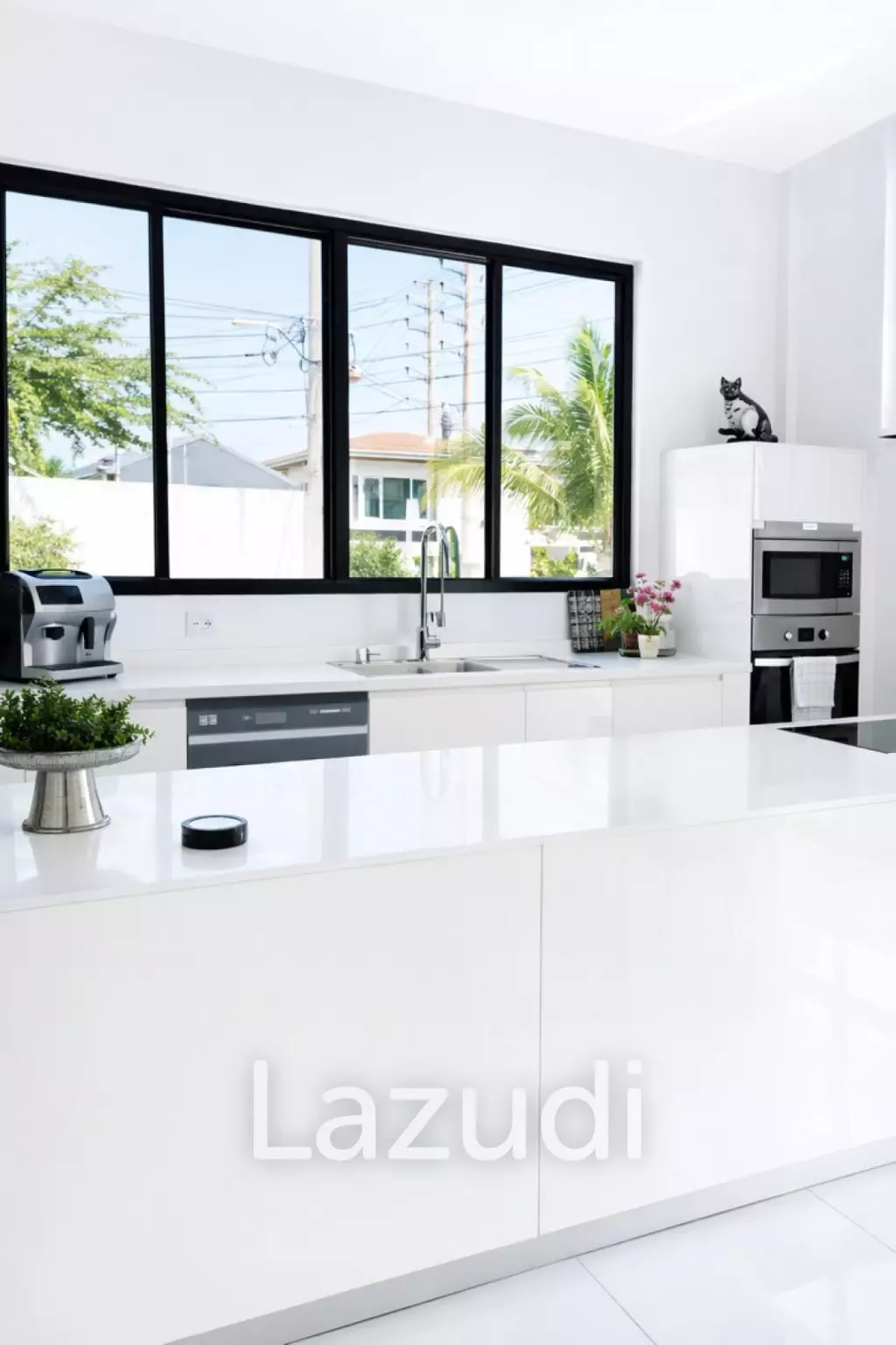 STYLISH MODERN HOUSE  : 3 bed great location