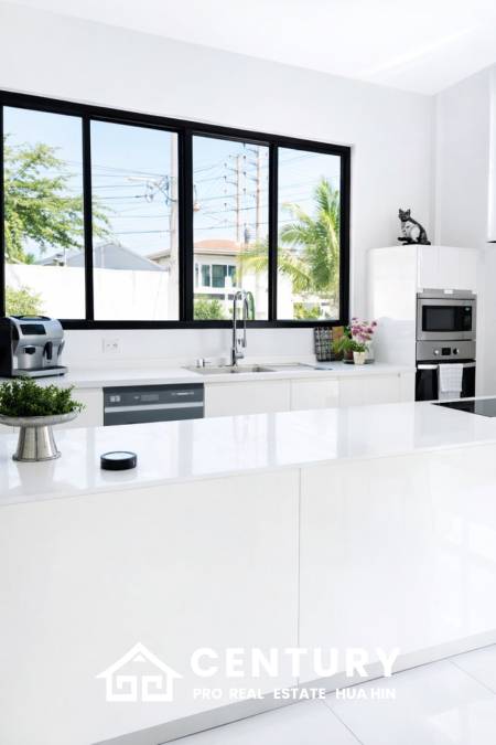 STYLISH MODERN HOUSE  : 3 bed great location