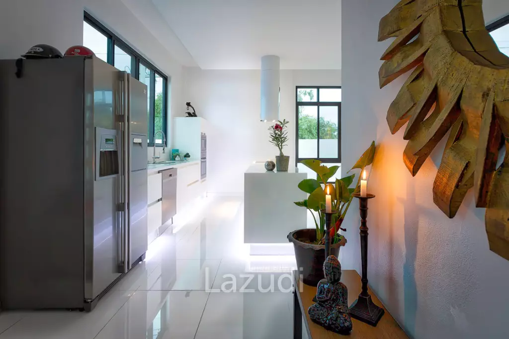 STYLISH MODERN HOUSE  : 3 bed great location